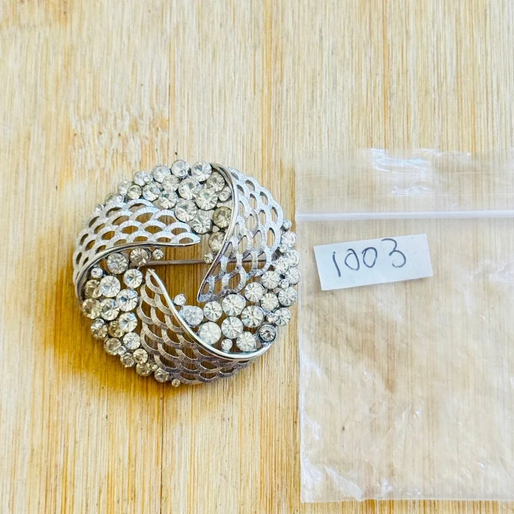 Crown Trifari VTG Signed Rhinestone Pin Brooch Silver Round Swirl Wave‎ Elegant